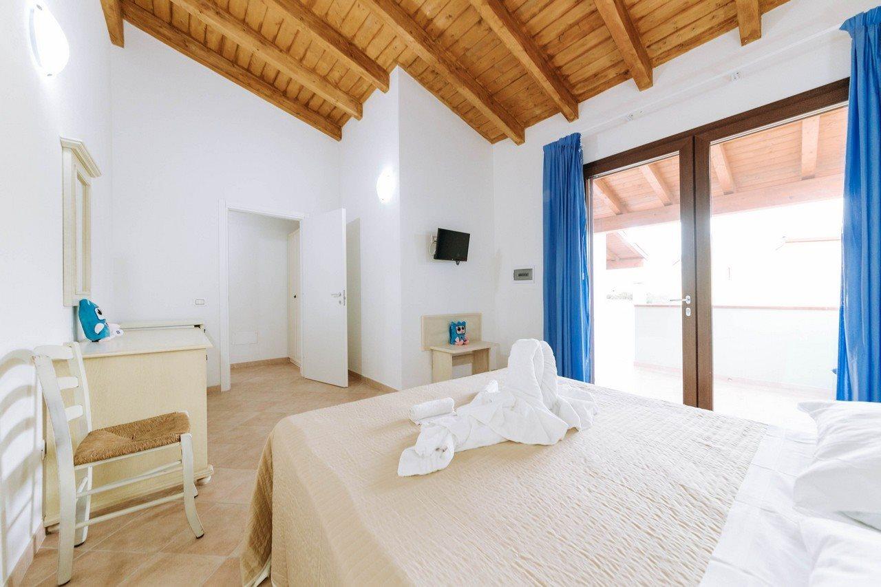 Baia Delle Mimose Aparthotel Badesi Ngoại thất bức ảnh