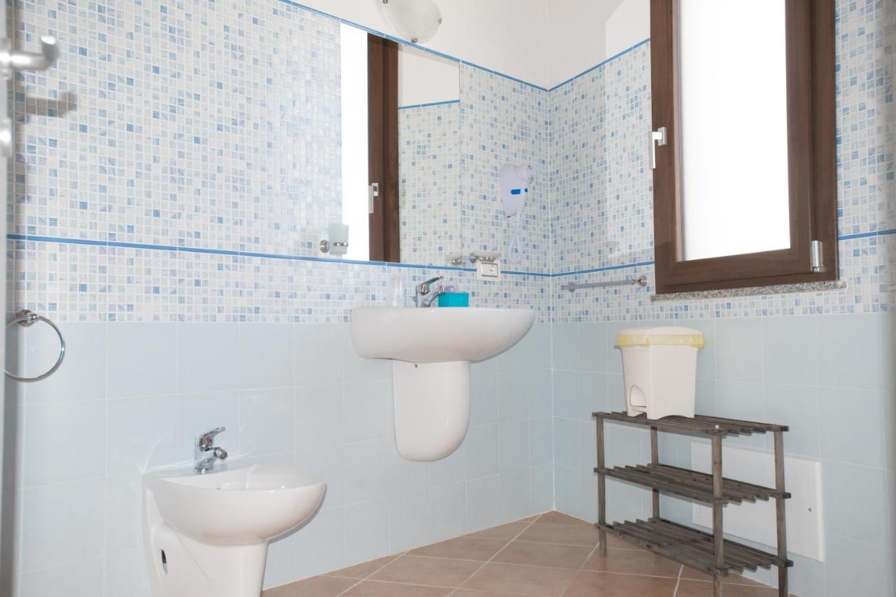 Baia Delle Mimose Aparthotel Badesi Ngoại thất bức ảnh