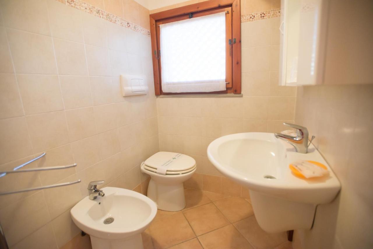 Baia Delle Mimose Aparthotel Badesi Ngoại thất bức ảnh