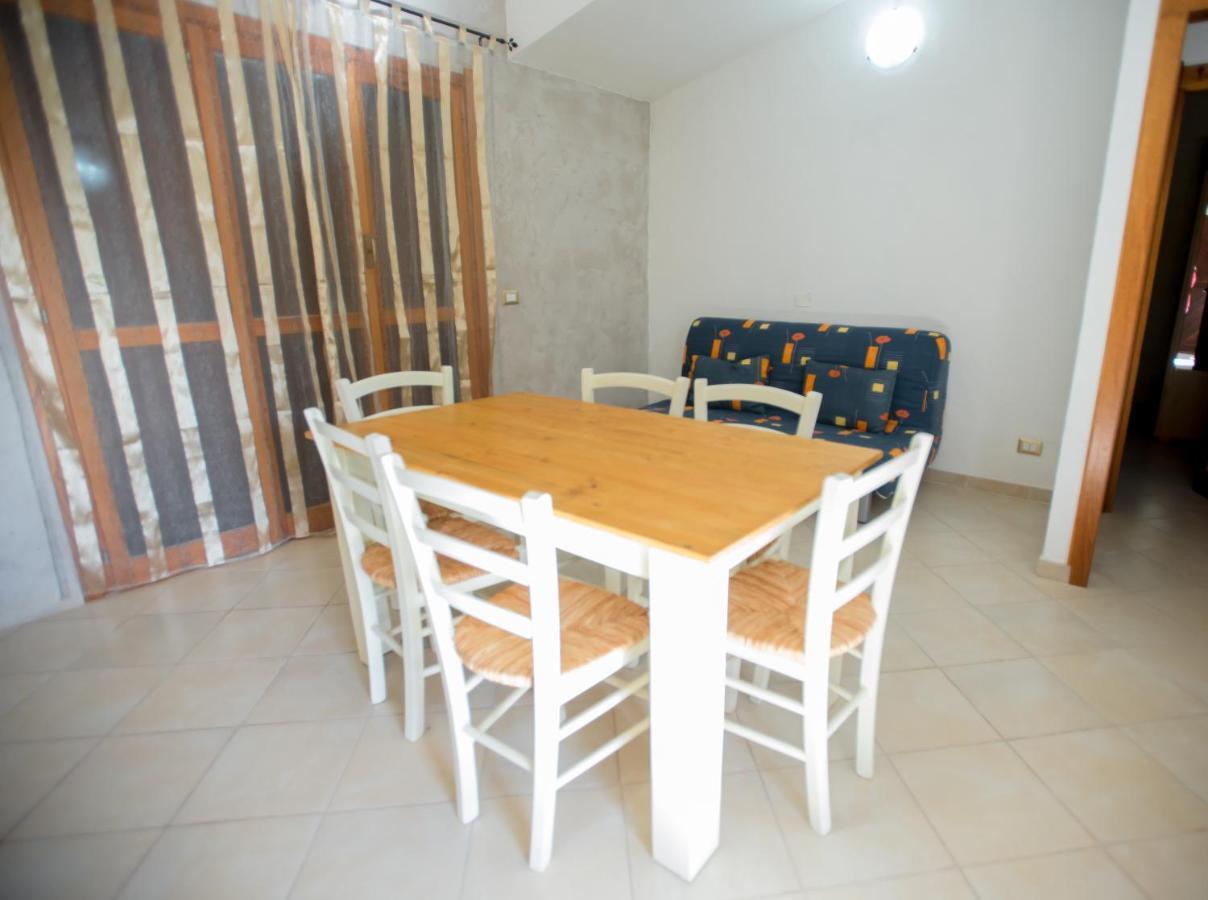 Baia Delle Mimose Aparthotel Badesi Ngoại thất bức ảnh
