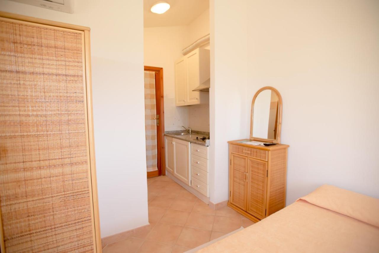 Baia Delle Mimose Aparthotel Badesi Ngoại thất bức ảnh