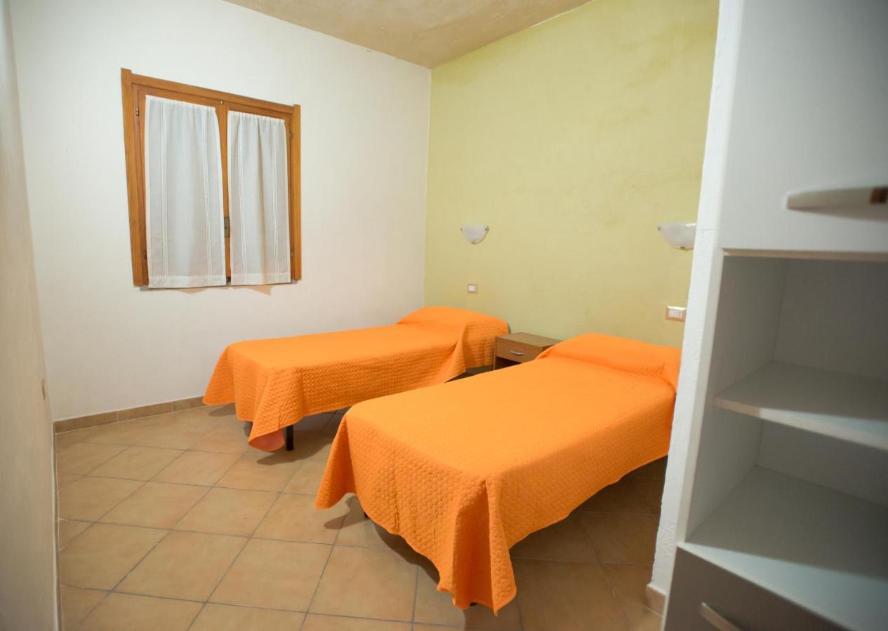 Baia Delle Mimose Aparthotel Badesi Ngoại thất bức ảnh