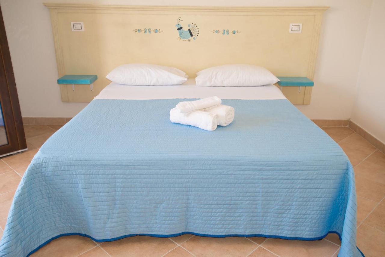 Baia Delle Mimose Aparthotel Badesi Ngoại thất bức ảnh