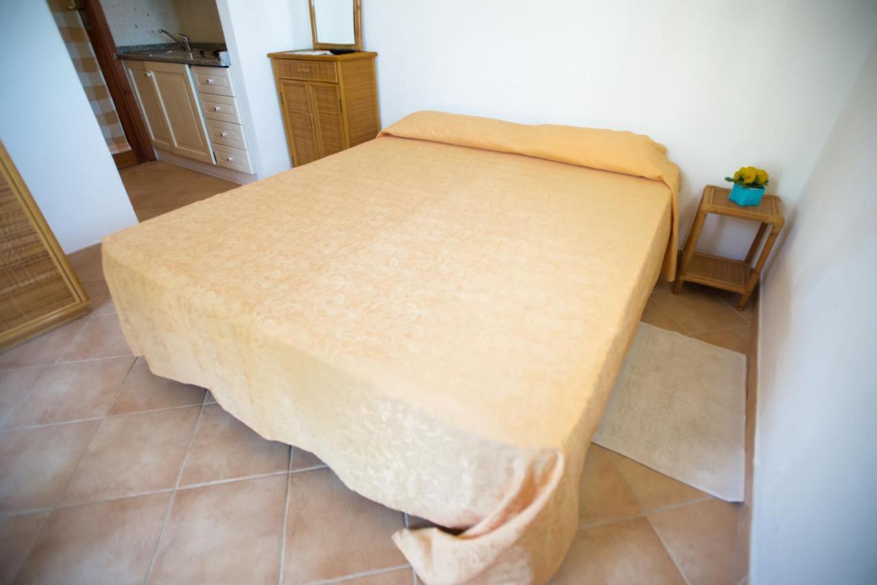 Baia Delle Mimose Aparthotel Badesi Ngoại thất bức ảnh
